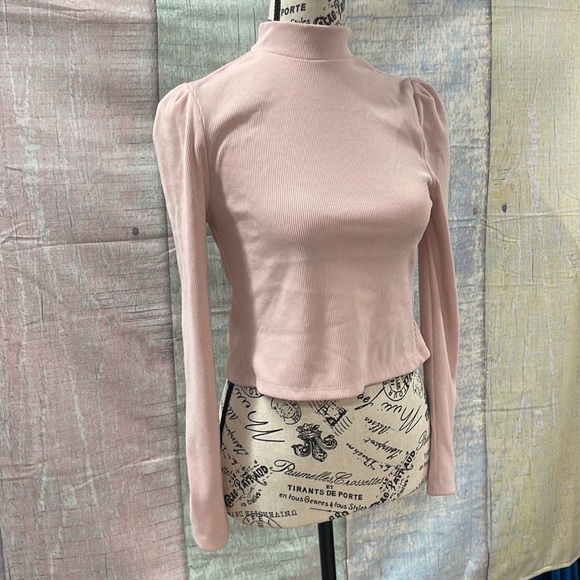 - Good used condition Woman’s Mi Ami top. Size small. - Picture 4 of 15